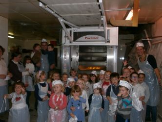 Les maternelles de l’école Notre-Dame des Carmes découvrent le métier de boulanger