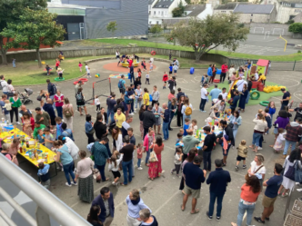 Maternelle : Apéritif des familles haut en couleurs !